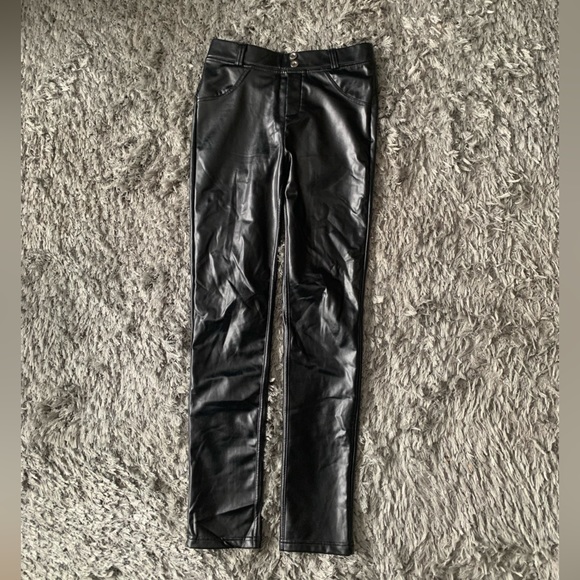 Le Chateau Vegan Leather Pants - Picture 4 of 4